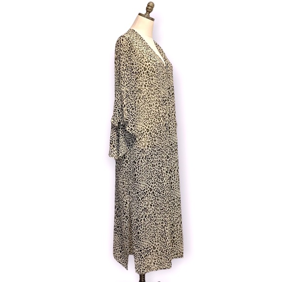 🎉HP🎉 Umgee Animal Print Chiffon Bell Sleeve Long Kimono Open Front Side Slit - Picture 9 of 15